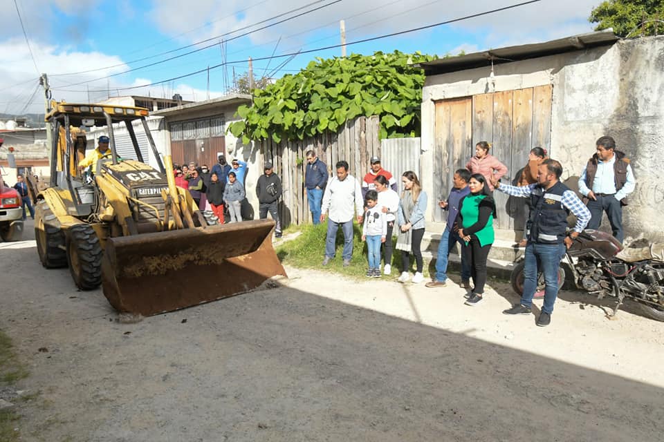 AYUNTAMIENTO DE SCLC DA BANDERAZO PARA LA PAVIMENTACION DE LA CALLE IGNACIO ZARAGOZA EN LA COLONIA INSURGENTES. – H. Ayuntamiento de San Cristóbal de Las Casas